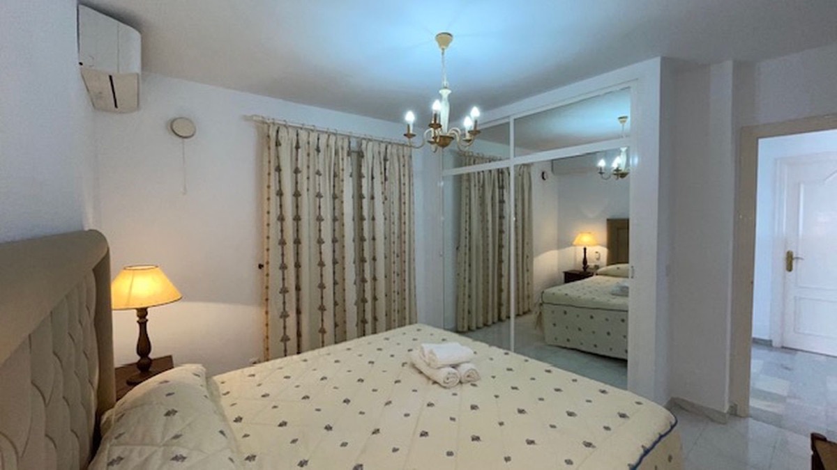 spacious villa in Alhambra