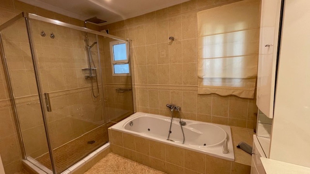 spacious villa in Alhambra