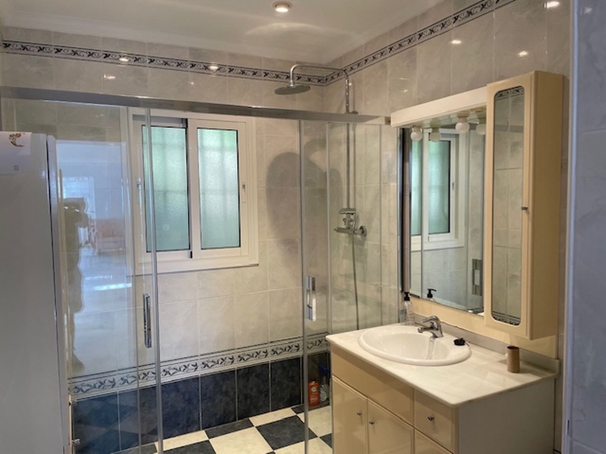 spacious villa in Alhambra