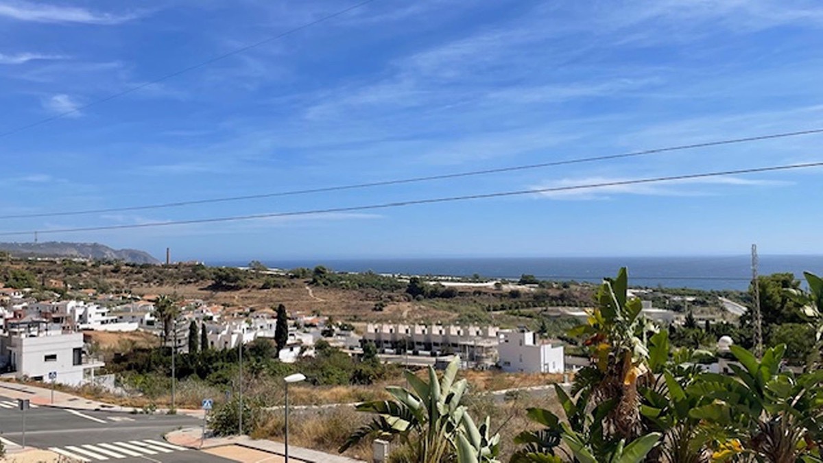 spacious villa in Alhambra