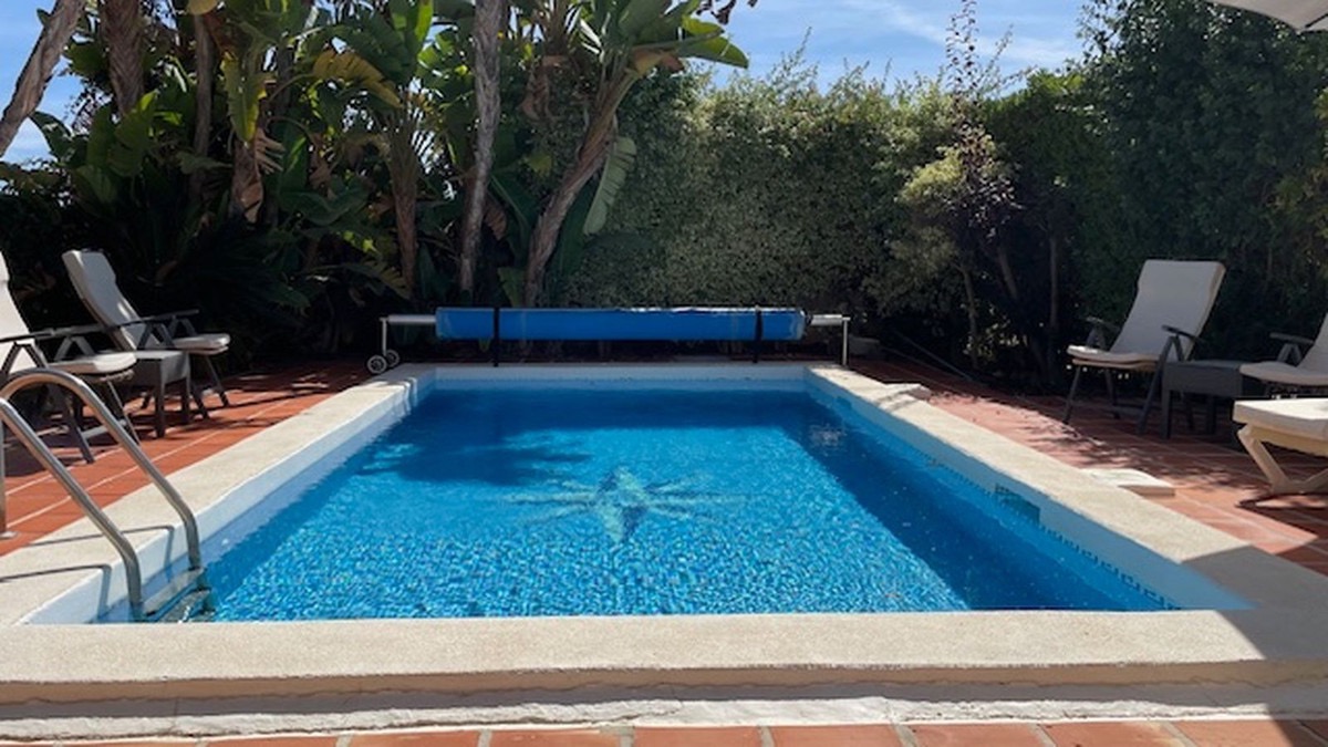 spacious villa in Alhambra