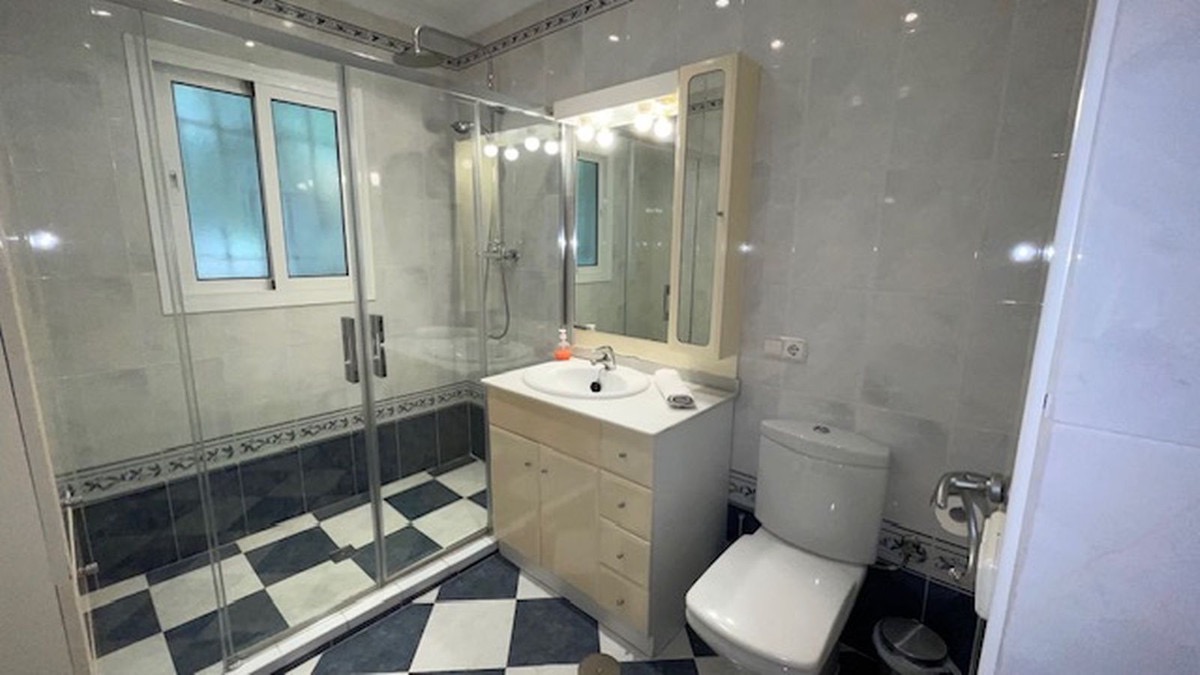 spacious villa in Alhambra