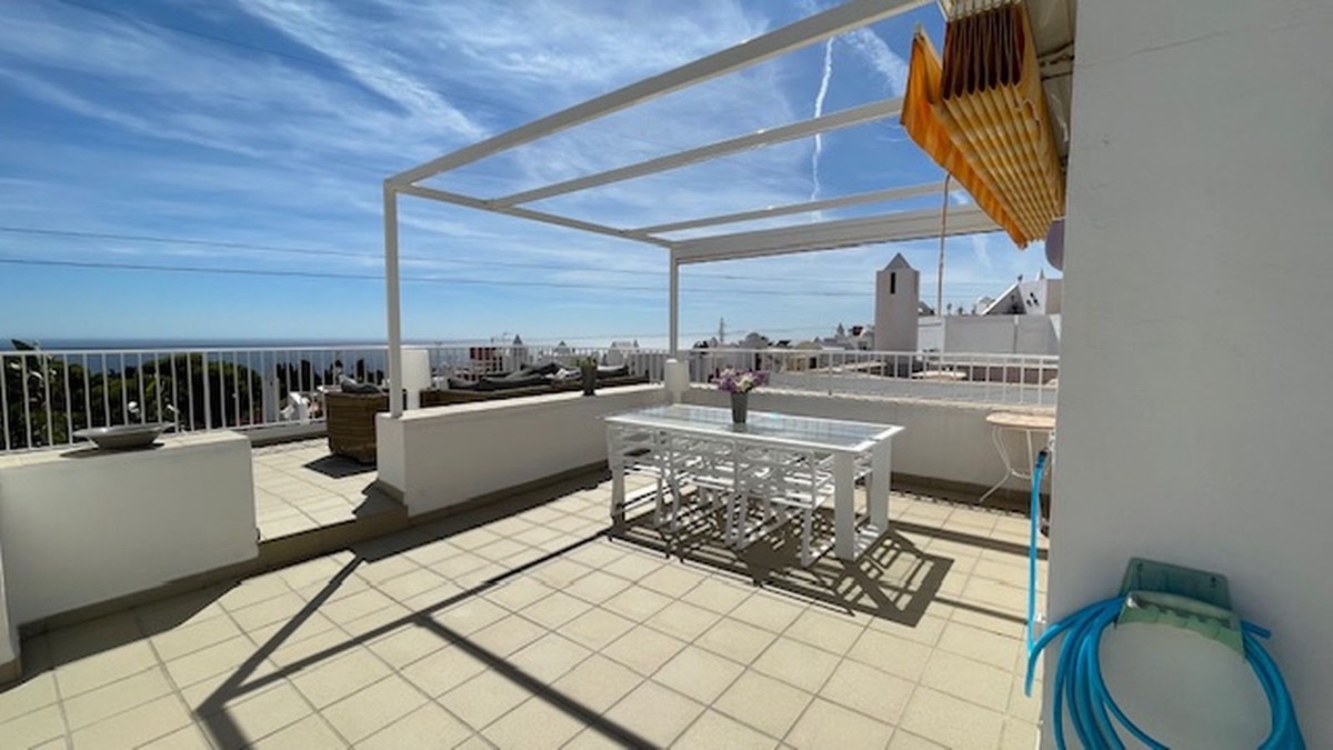 spacious villa in Alhambra