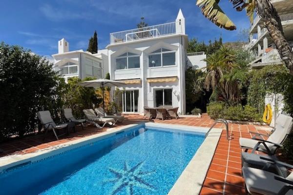 Villa for sale in Capistrano (Nerja)