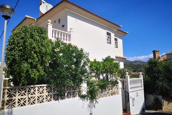 Villa for sale in Torrox Costa