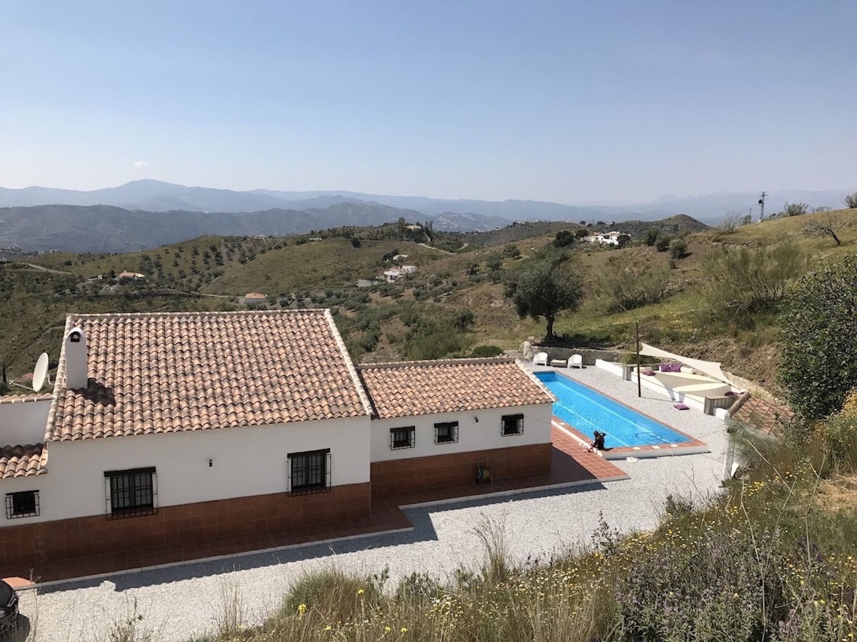 Exclusive villa in the country side of Canillas de Aceituno