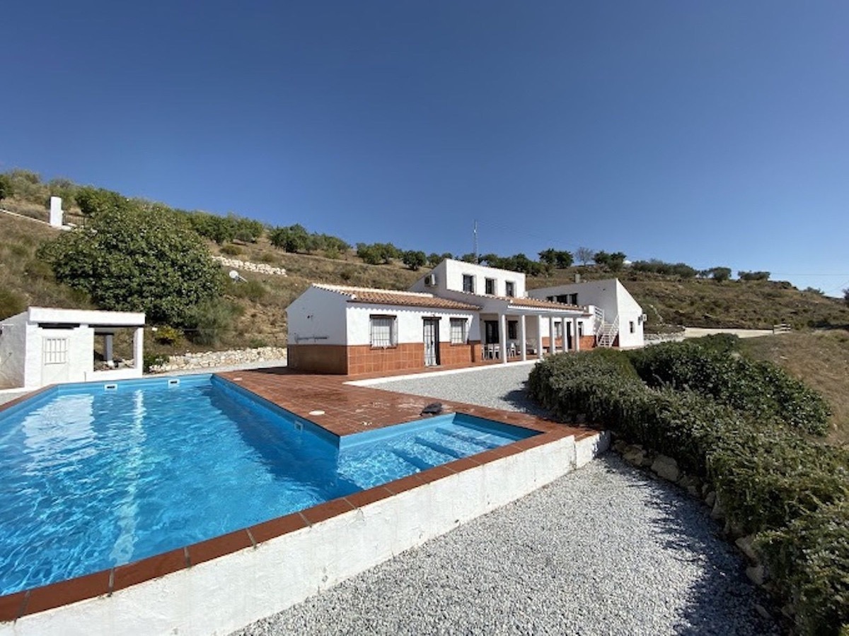 Exclusive villa in the country side of Canillas de Aceituno