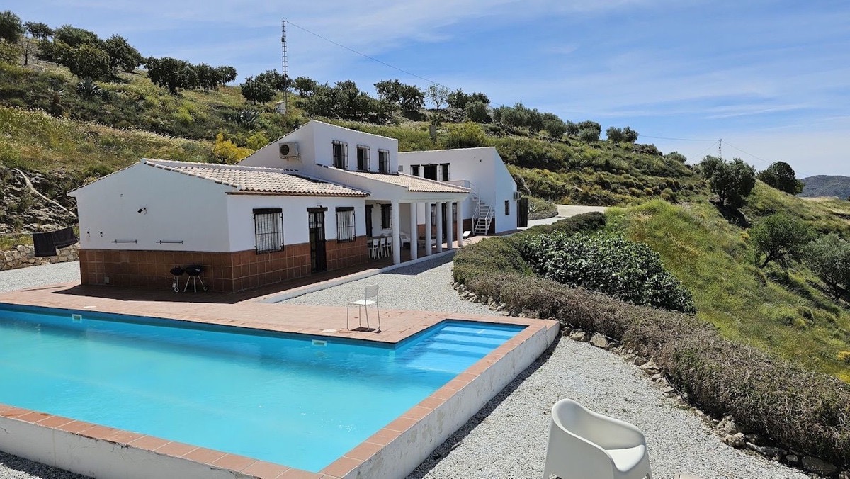 Exclusive villa in the country side of Canillas de Aceituno
