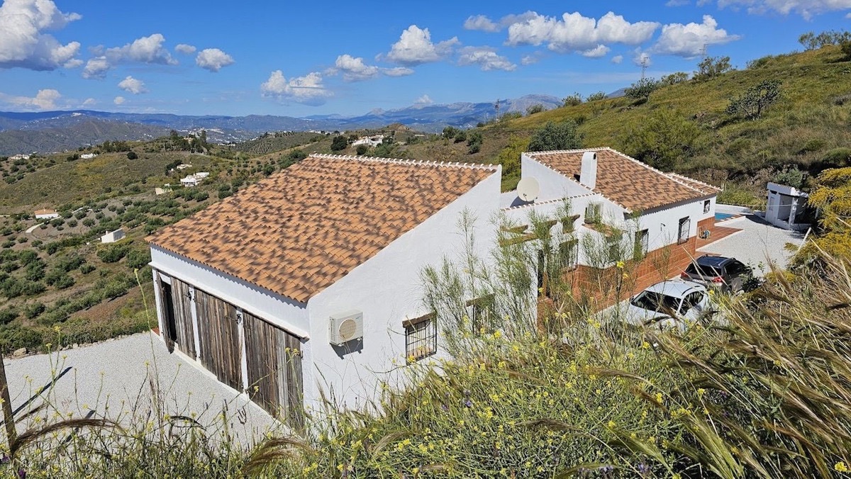 Exclusive villa in the country side of Canillas de Aceituno