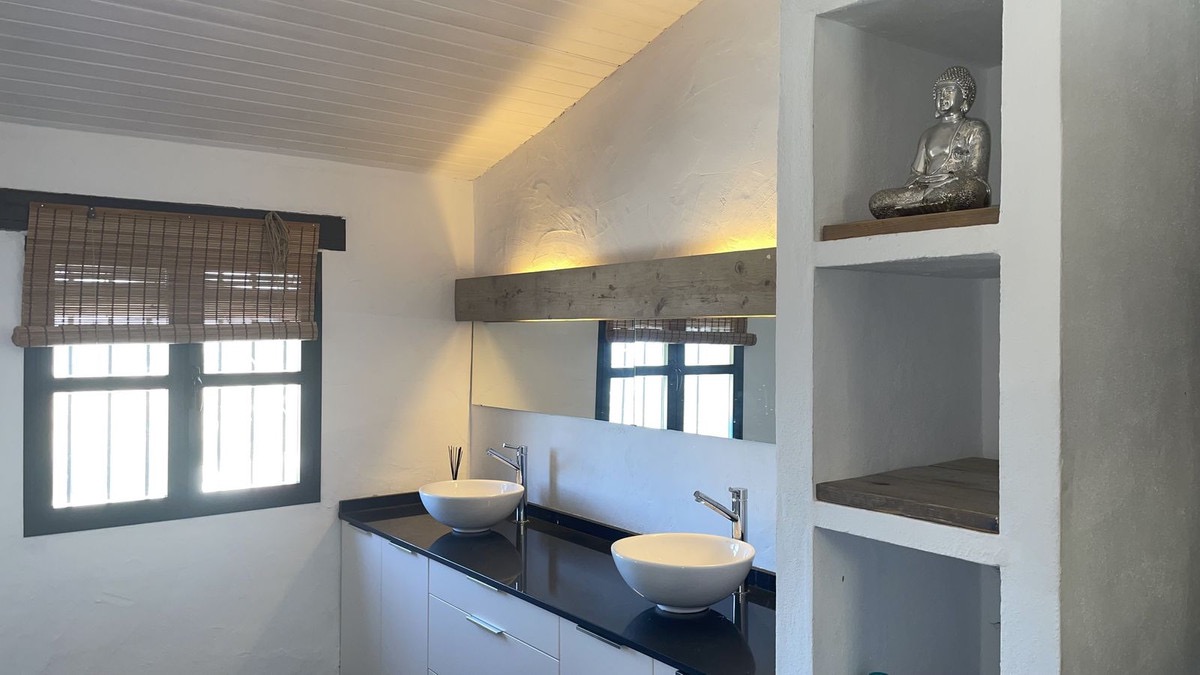 Exclusive villa in the country side of Canillas de Aceituno