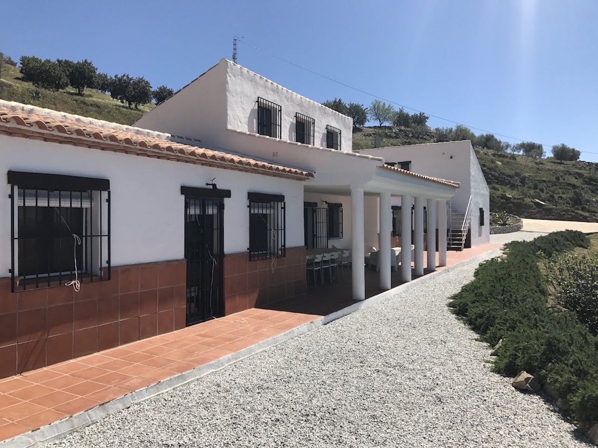 Exclusive villa in the country side of Canillas de Aceituno