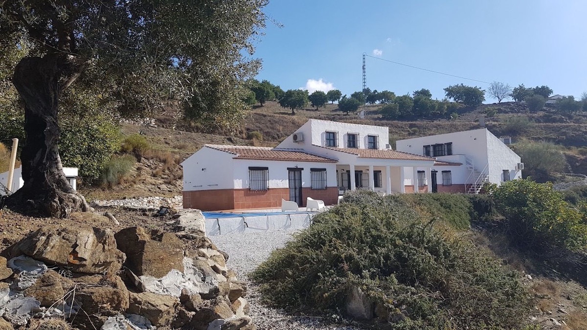 Exclusive villa in the country side of Canillas de Aceituno