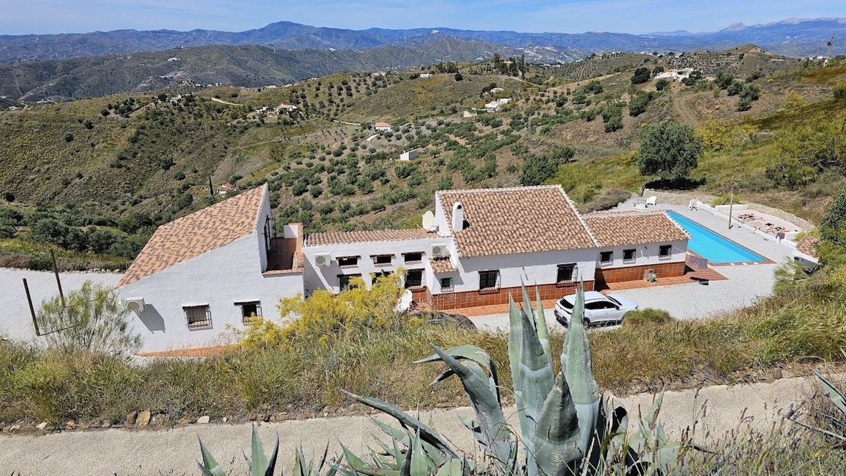 Exclusive villa in the country side of Canillas de Aceituno