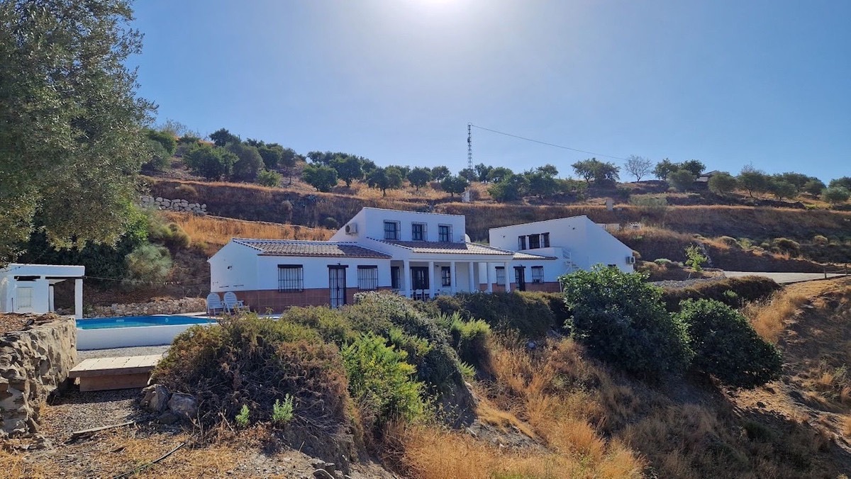 Exclusive villa in the country side of Canillas de Aceituno