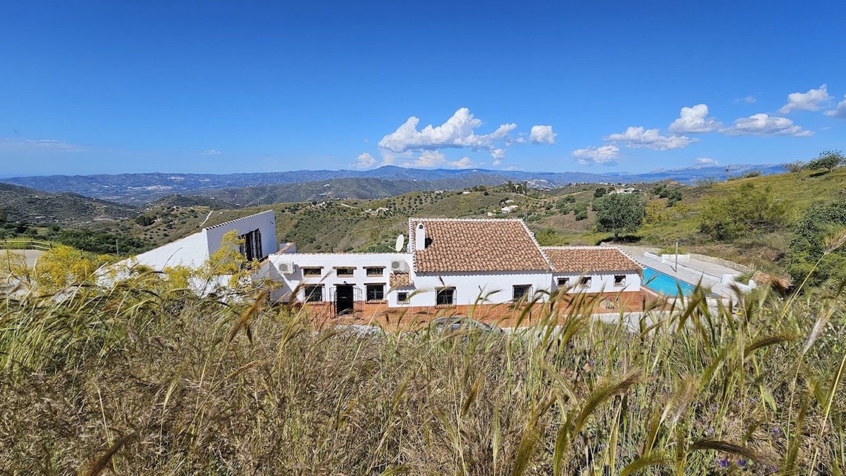Exclusive villa in the country side of Canillas de Aceituno