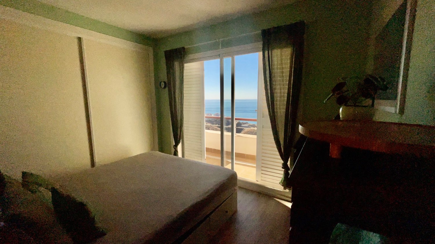 immaculate townhouse with panoramic sea views