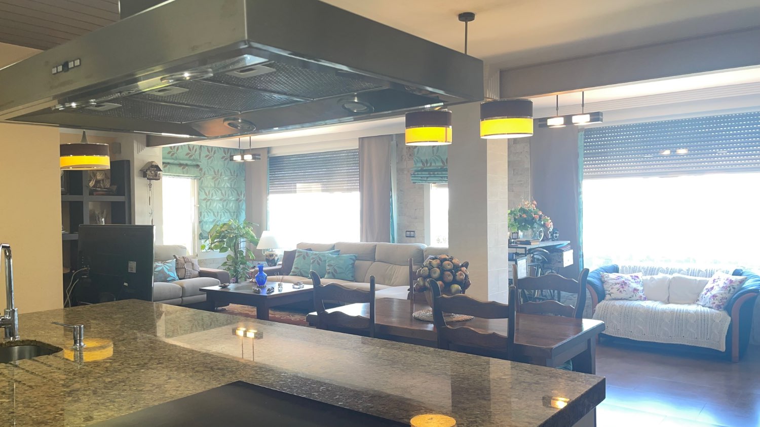 Frontline ground floor apartment of 170m2