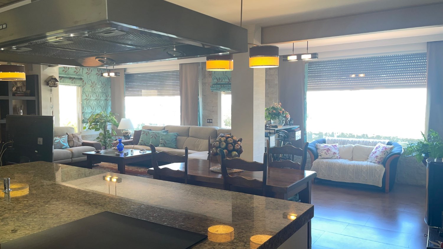 Frontline ground floor apartment of 170m2