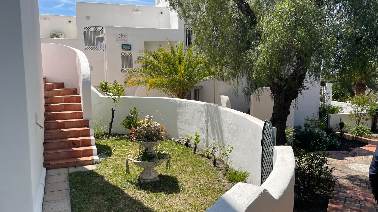 Spacious corner villa with panoramic views