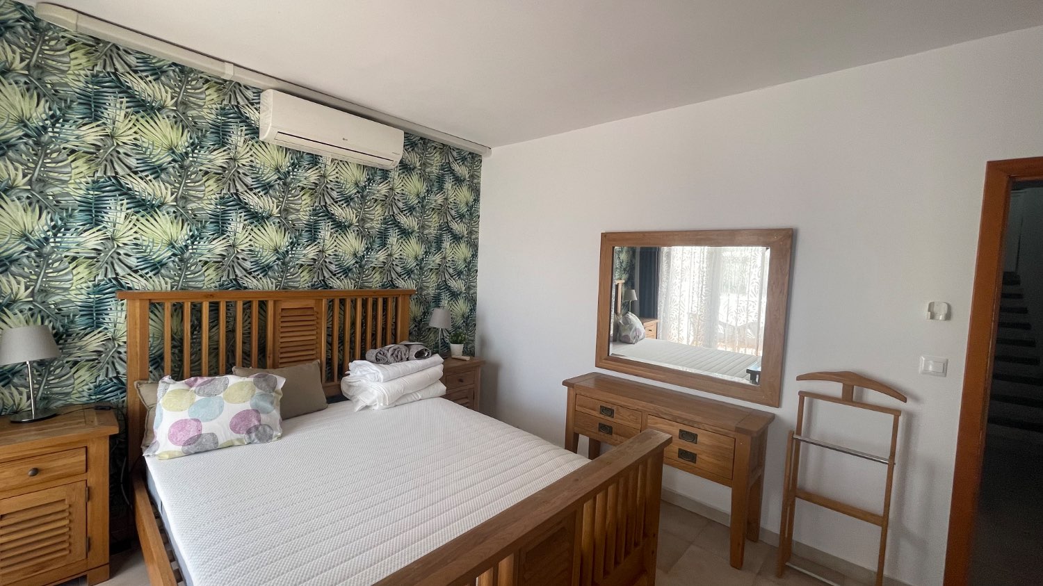 Spacious corner villa with panoramic views