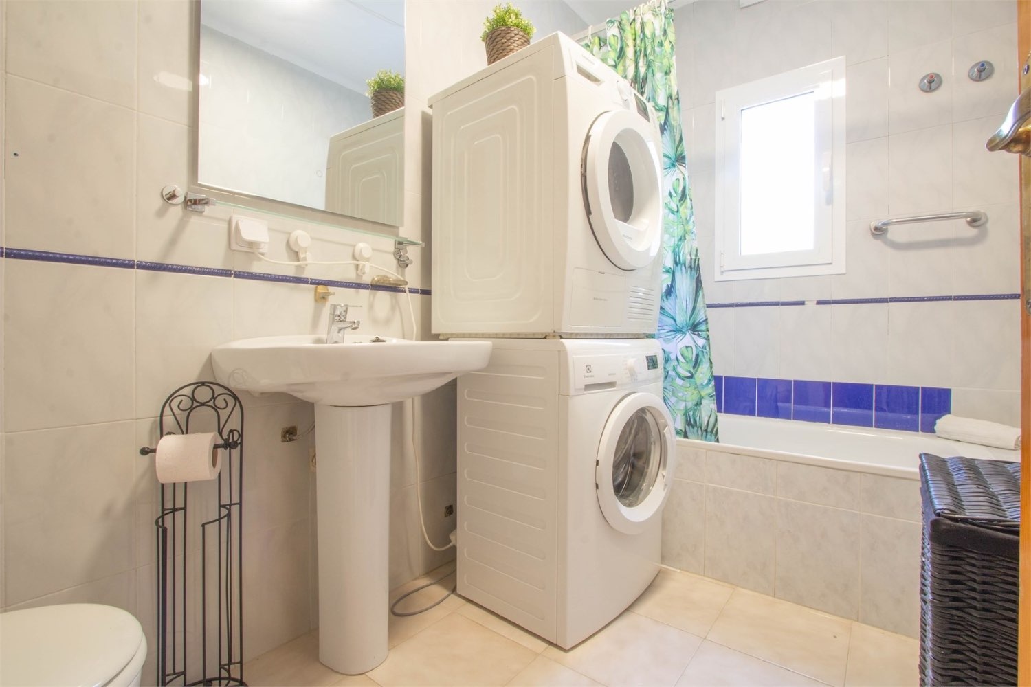 Spacious corner villa with panoramic views