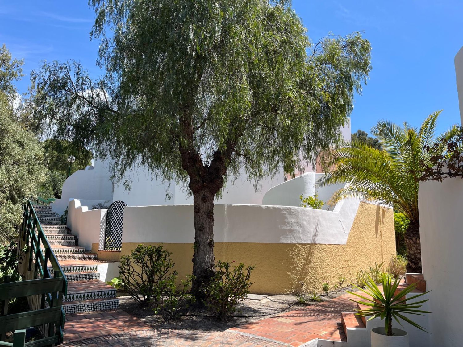 Spacious corner villa with panoramic views