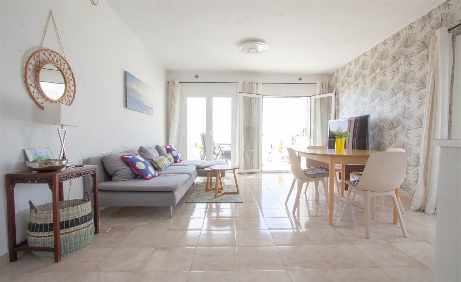 Spacious corner villa with panoramic views