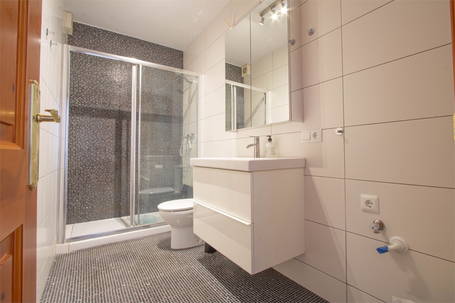 Spacious corner villa with panoramic views